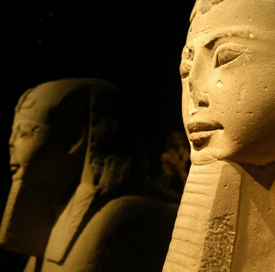 egyption statue